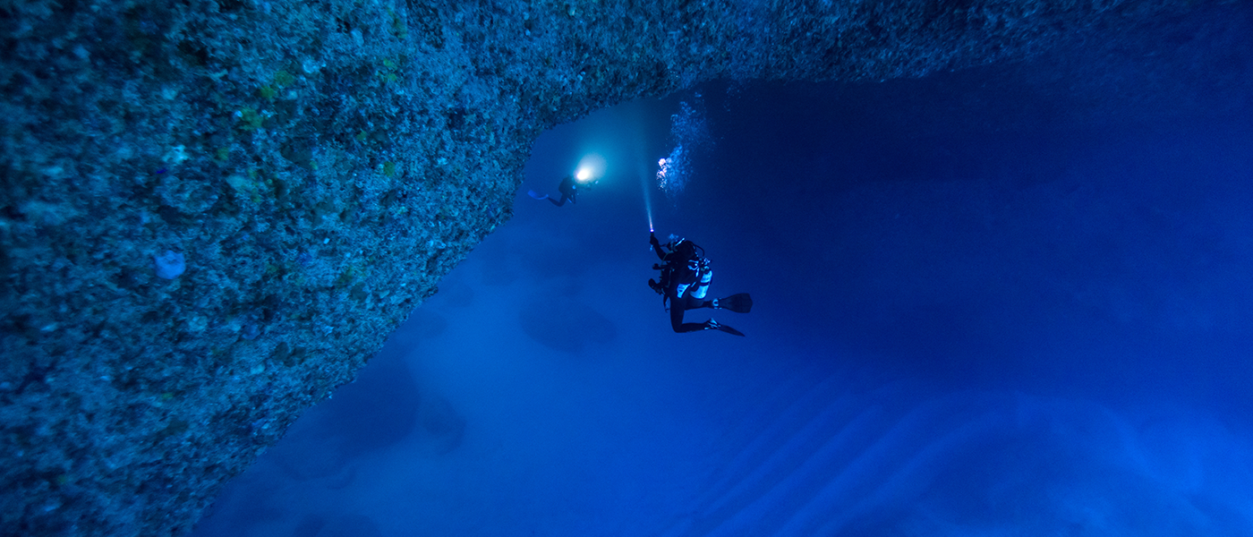 mariana trench serpentinization subduction zones microbes