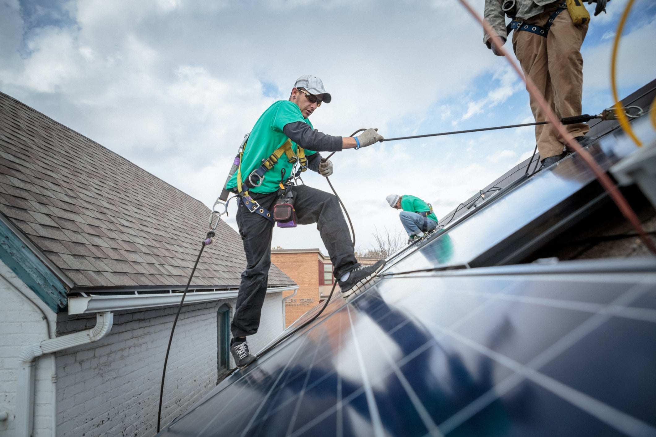 solar jobs renewables fossil fuels