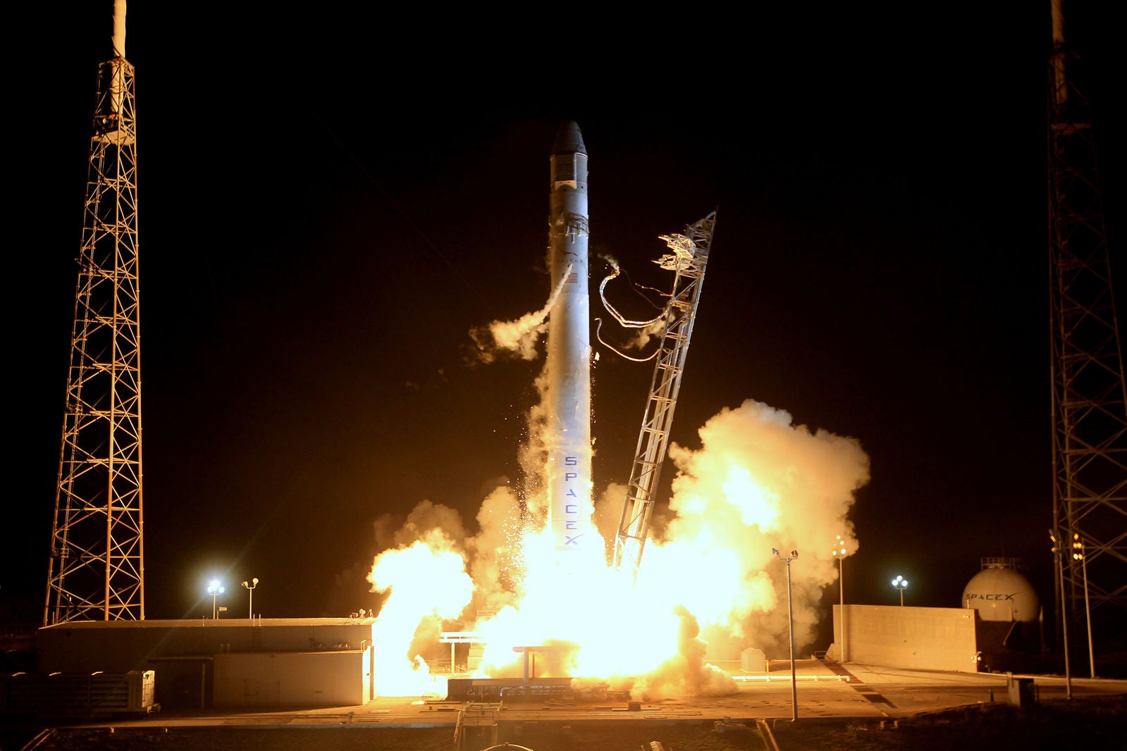 spacex reusable rockets satellites