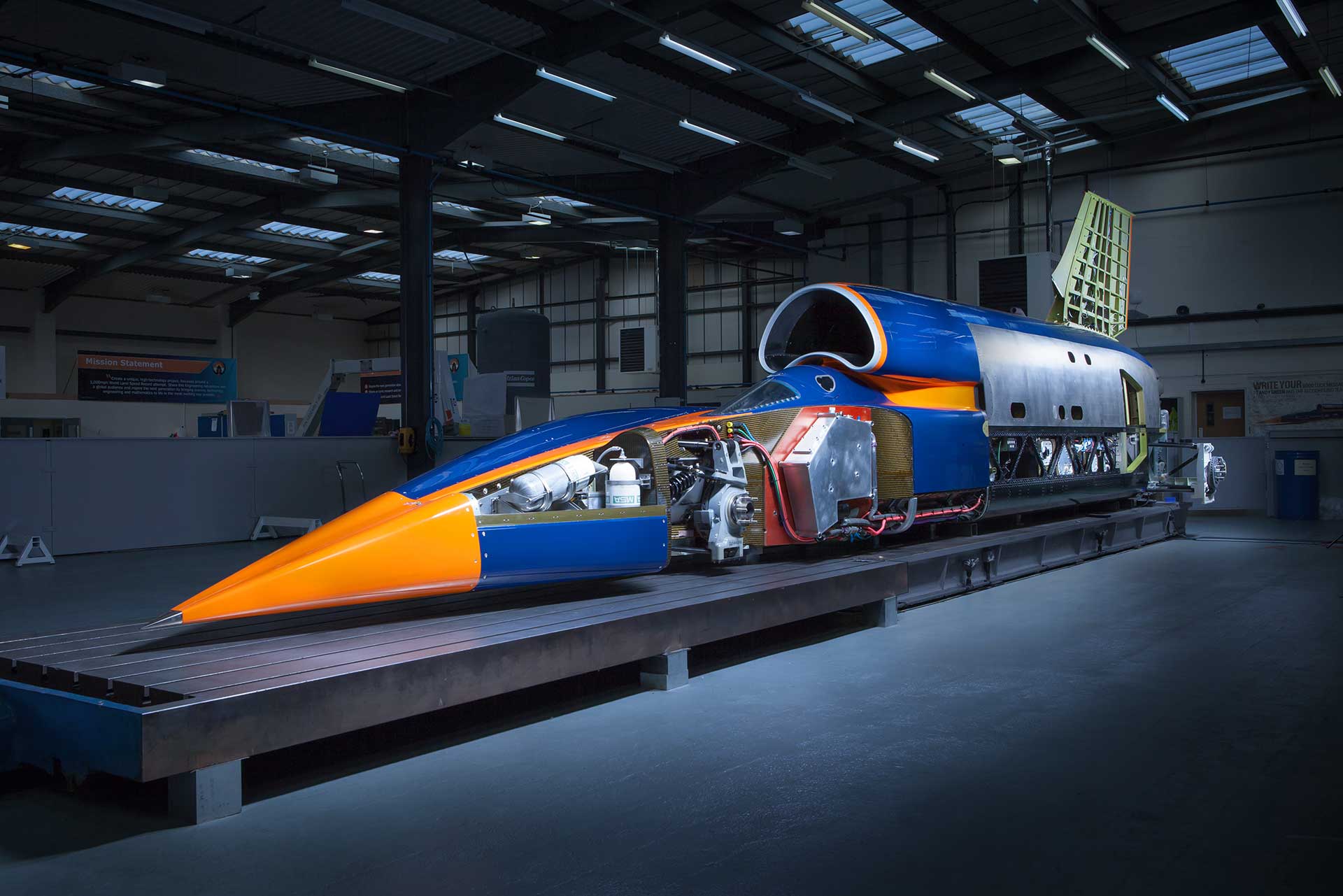bloodhound ssc supersonic car supersonic speed race car