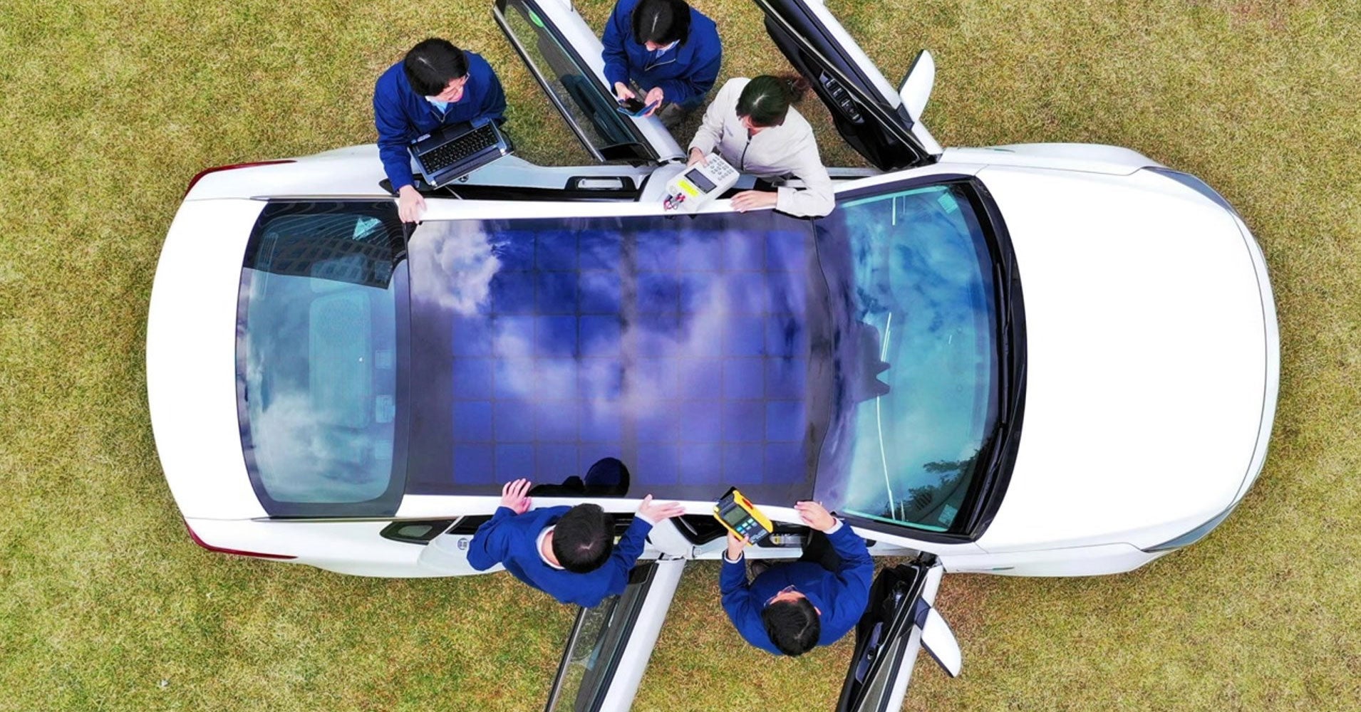 Automakers Hyundai and Kia will beginning adding a solar roof to select cars in 2019, allowing the Sun's energy to help power the vehicles.