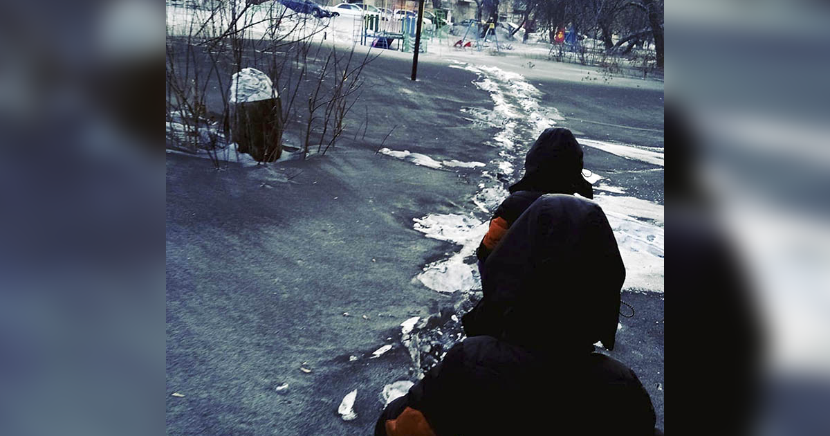 By pumping unfiltered coal dust into the atmosphere, a processing plant in the Russian town of Kiselyovsk has caused black snow to fall on the region.