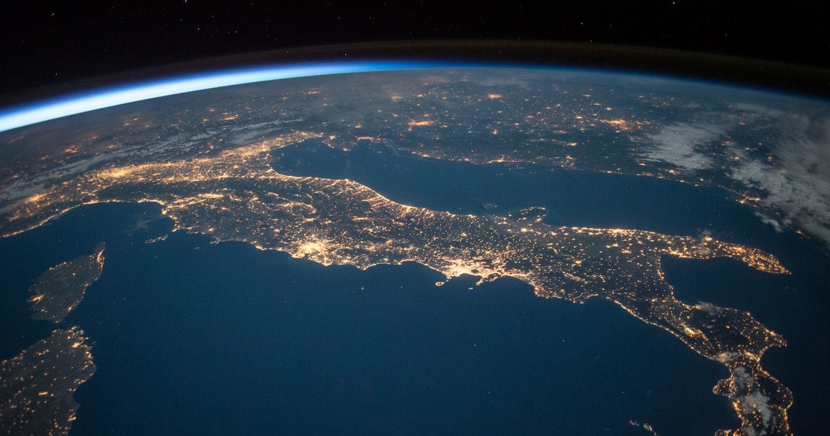 According to a new study, the growth of the number of people who think the Earth is flat is directly tied to the growth of conspiracy theories on YouTube.