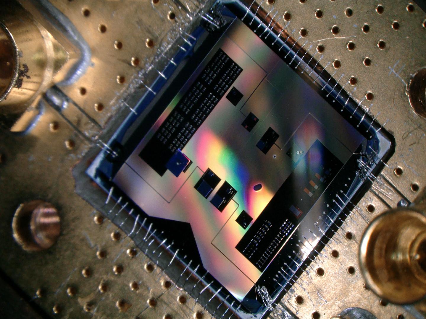 A quantum radio chip allows researchers to tune in to the smallest radio frequencies