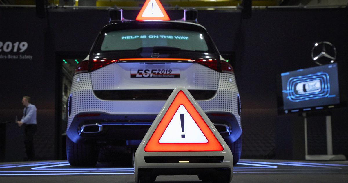 Mercedes-Benz just showed off a concept car at a that has a deployable robotic warning triangle built into its rear bumper.