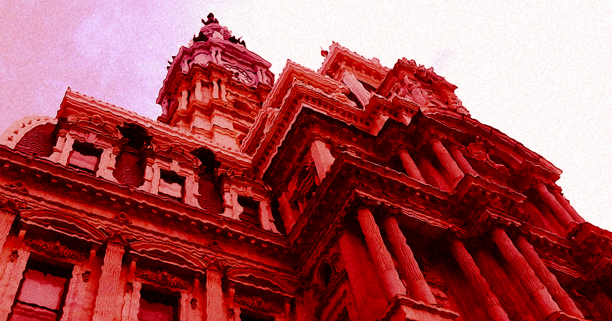 A computer virus has completely brought Philadelphia's online court system to its knees since May 21, as The Verge reports.