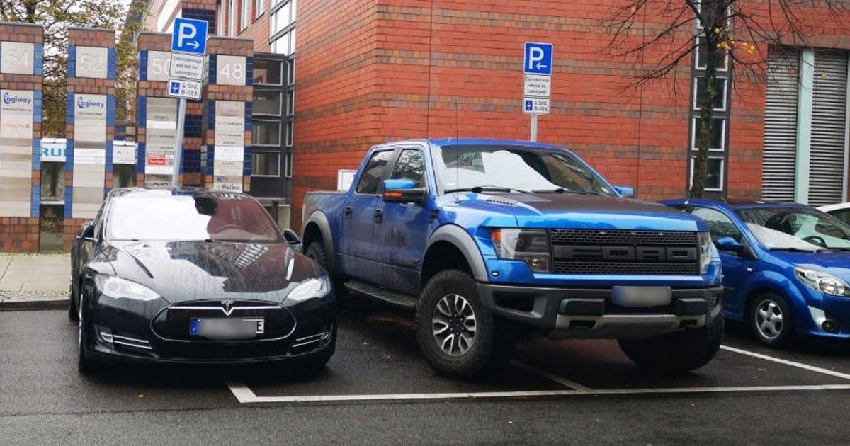 A Ford pickup truck was airlifted from a parking lot in Berlin after it was blocking (or ICEing) a dedicated Tesla electric vehicle charging stall.