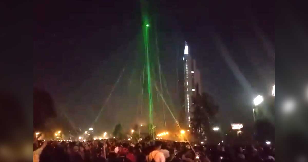 Chilean protestors banded together to disable a hovering police drone using hundreds of consumer laser pointers in a dazzling concerted effort.