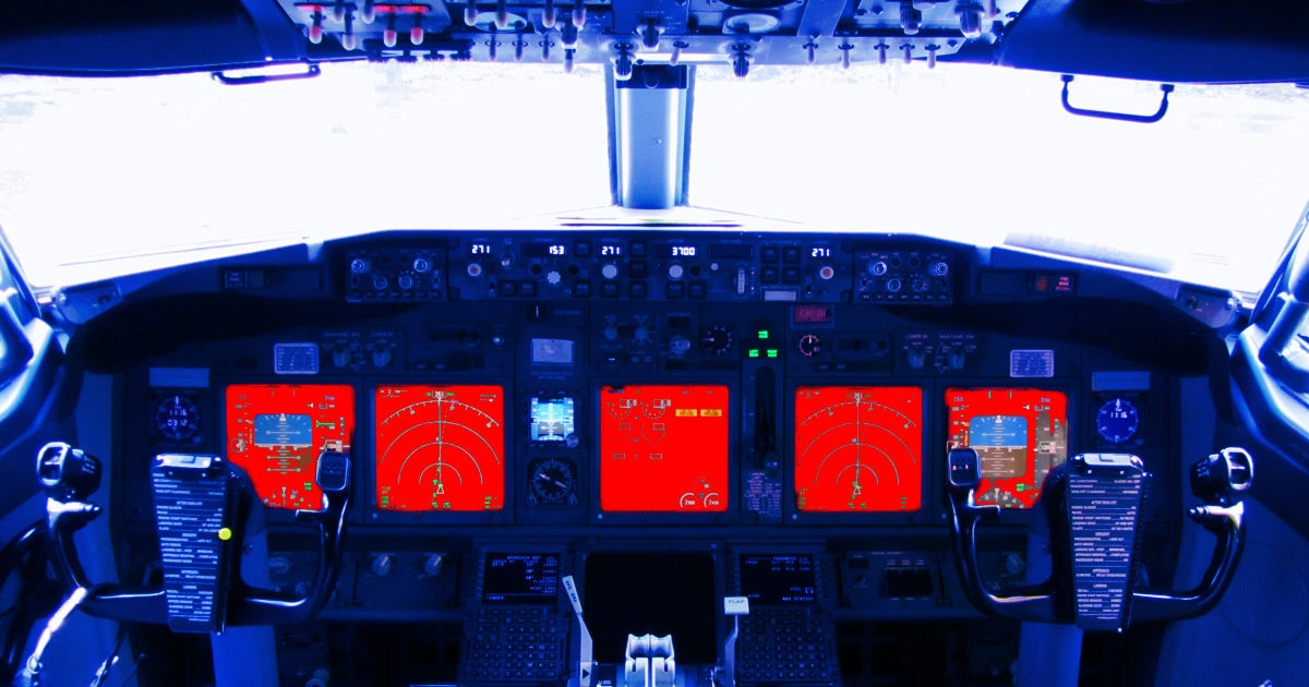 A glitch in the Boeing 737 Next Generation (NG) airplane's software caused all six of the main screens inside the cockpit to go blank during landing.