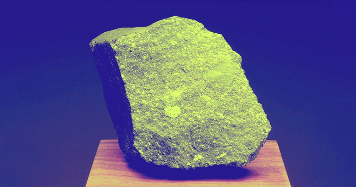 Research teams have discovered dust grains older than our solar system in two meteorites that landed on separate parts of the Earth in 1969.