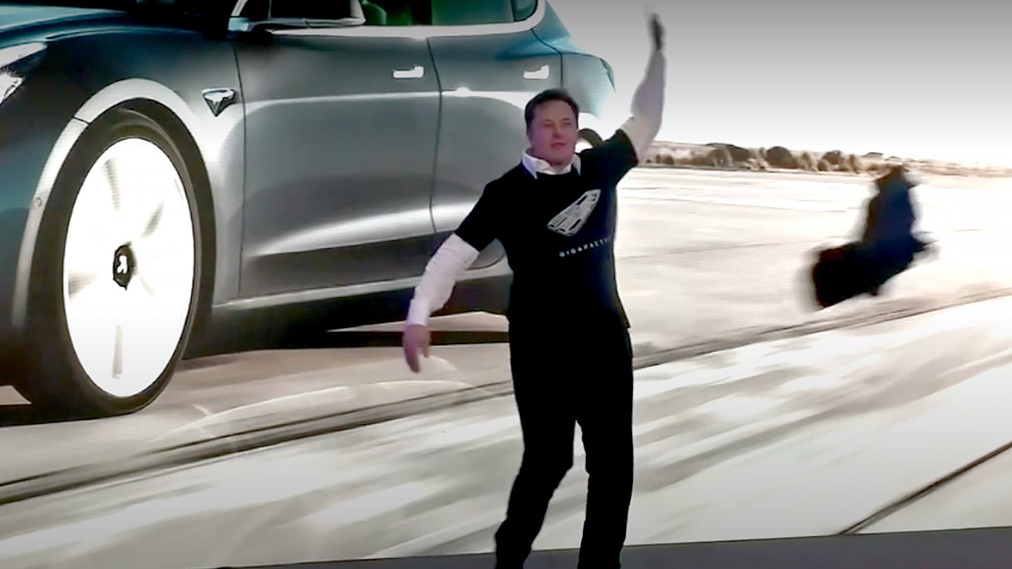 Elon Musk surprised the audience during an event at Tesla’s Shanghai Gigafactory by briefly showing off his awkward dance moves.