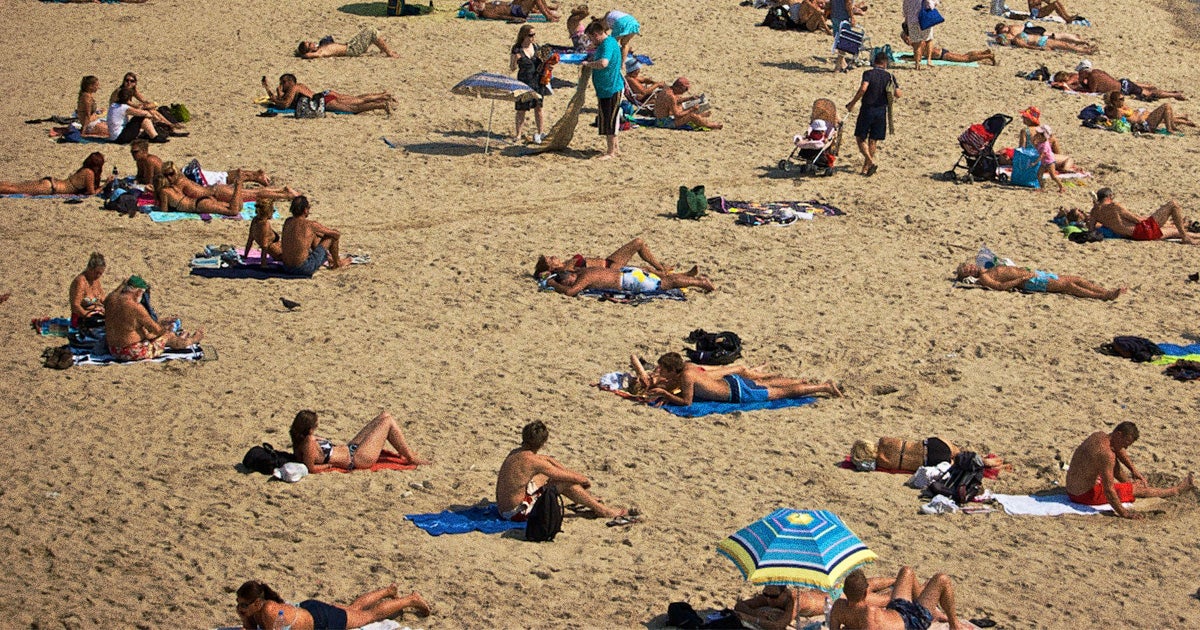 Chinese scientists have published a study showing that sunny days might be ahead, literally and figureatively: Warm weather slows the spread of coronavirus.