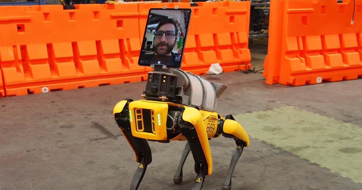 Robot manufacturer Boston Dynamics has found a job for its robot Spot mini amidst the coronavirus outbreak: a teleconferencing platform for medical staff.