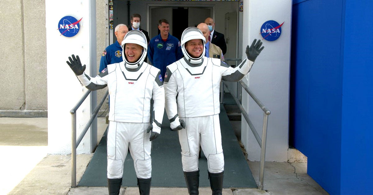 Not everybody is happy with the glamorous, yet not-quite-catwalk-ready design of SpaceX's space suit, shown off at this Wednesday's launch attempt.