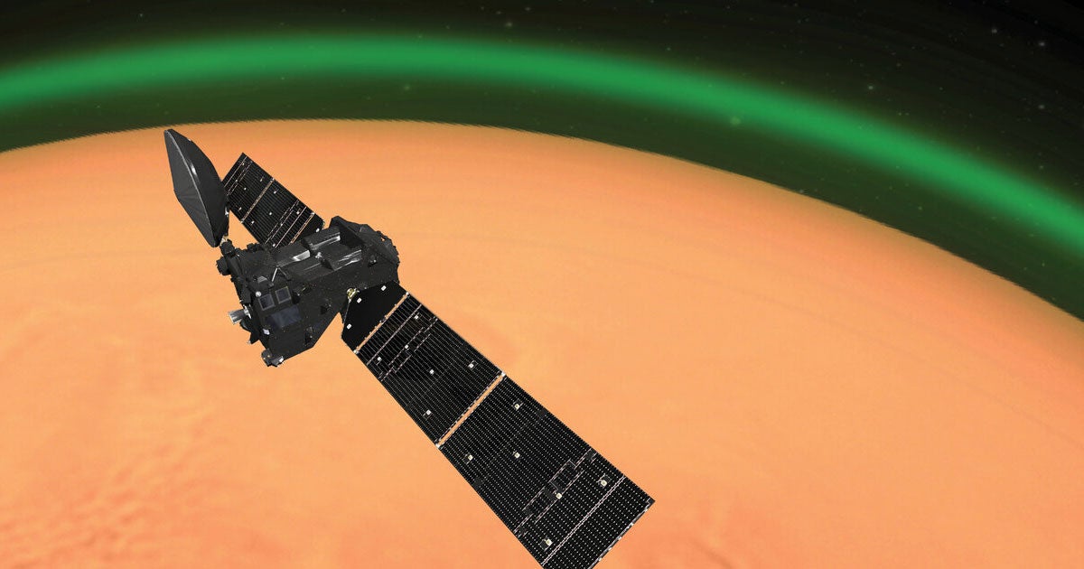 Scientists have identified a green glow in the atmosphere of Mars caused by oxygen atoms being released from carbon dioxide due to sunlight.