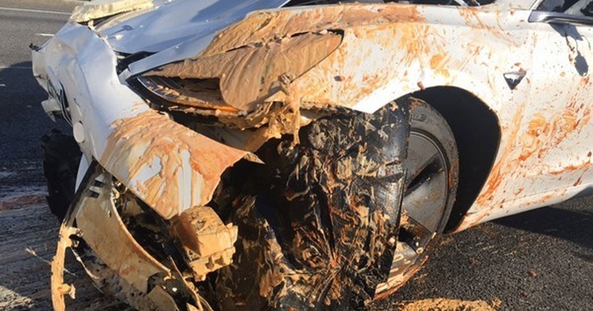 A new video by Taiwanese media shows a Tesla Model 3 slamming into the roof of an overturned truck trailer. Self-driving features were reportedly on.