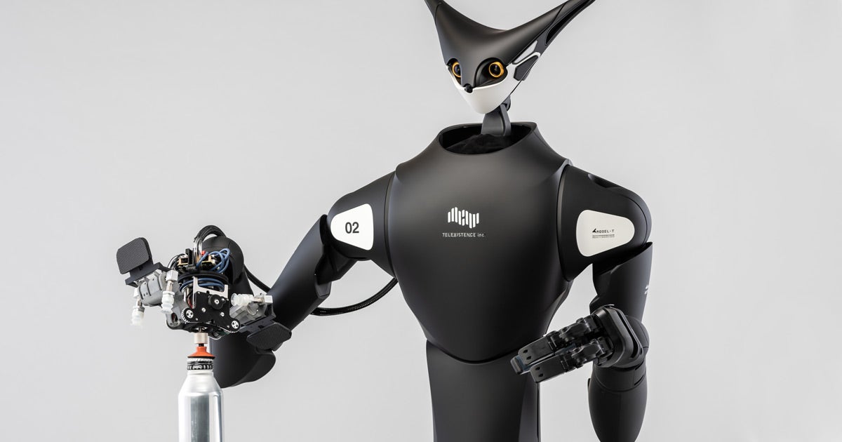 Two major convenience store franchises in Japan are testing out robots capable of stocking shelves using two creepy hands with three "fingers" each.