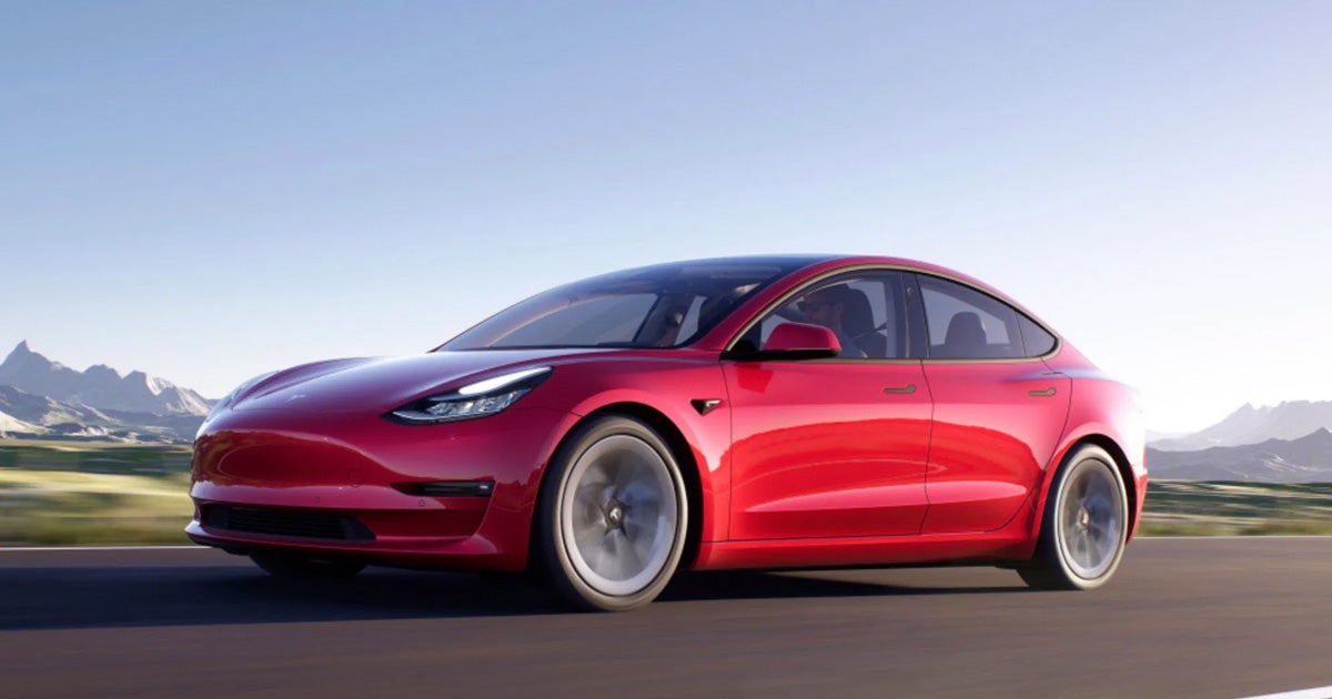 With the 2021 model year refresh around the corner, Tesla has decided to stop selling its cheapest car, the $35,000 Model 3, as Electrek reports.