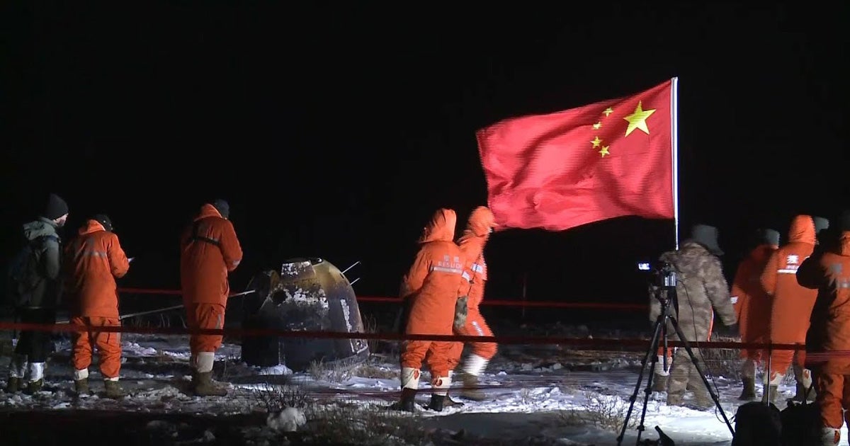 The team in charge of recovering China's successfully returned lunar samples in Inner Mongolia wore exoskeletons to help them trudge through the snow.