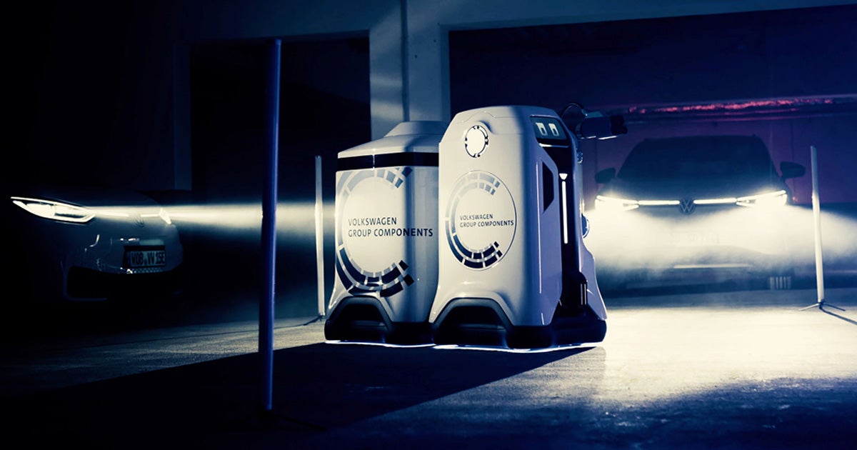 German carmaker Volkswagen has unveiled a working prototype of a robot that can autonomously charge electric cars.
