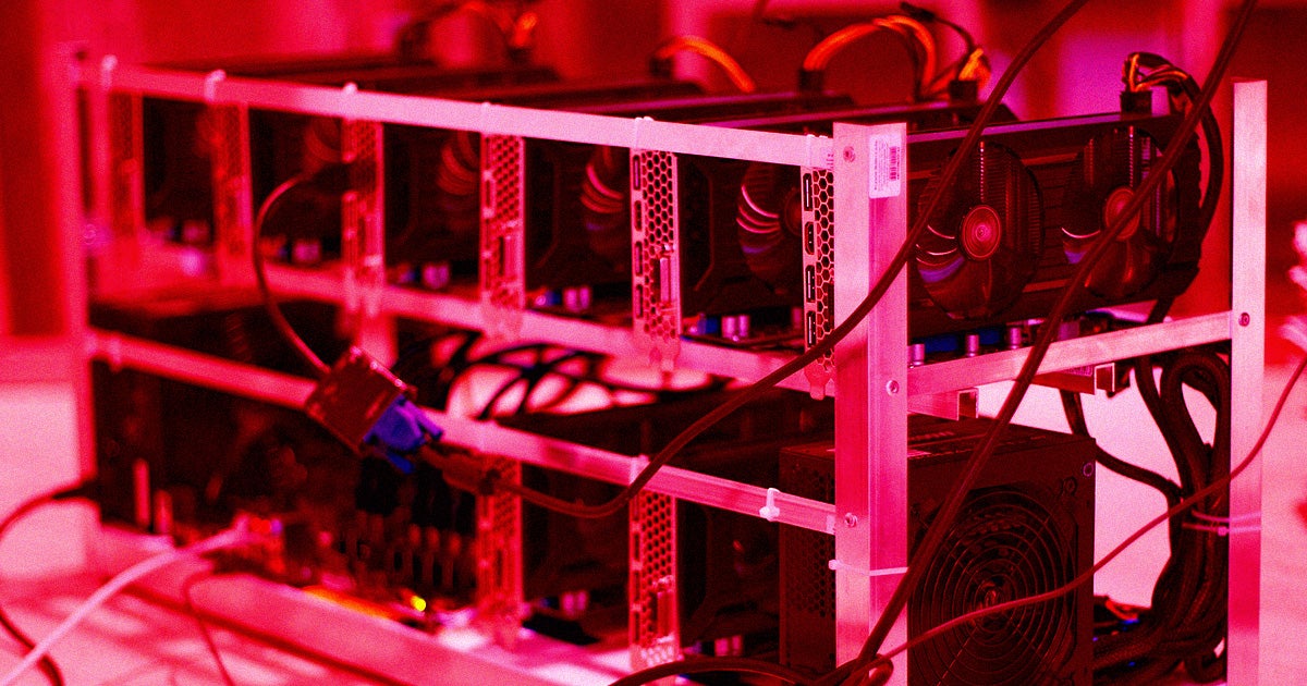Bitcoin miners and PC gamers are keeping their homes warm using the heat generated by their computers, as The Wall Street Journal reports.
