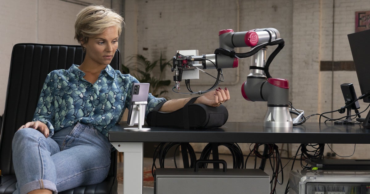As part of a marketing stunt, Dutch TV personality Stijn Fransen got a tattoo by a tattoo artist remotely through the use of a 5G-enabled robot.