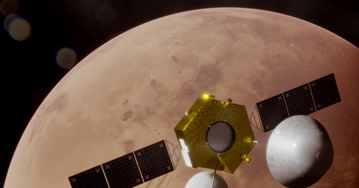 China's Tianwen-1 spacecraft currently orbiting Mars has snapped a pair of breathtaking pictures of a sunlit crescent Mars.