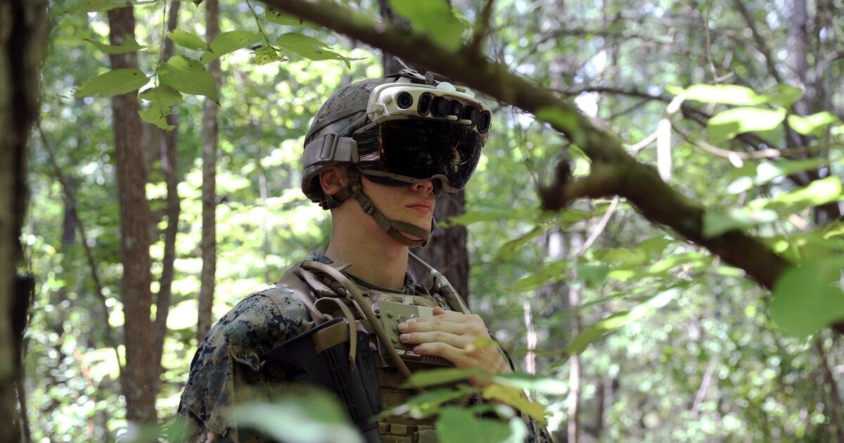 Microsoft has been awarded a massive contract to supply the US Army with more than 120,000 augmented reality headsets, MSNBC reports.