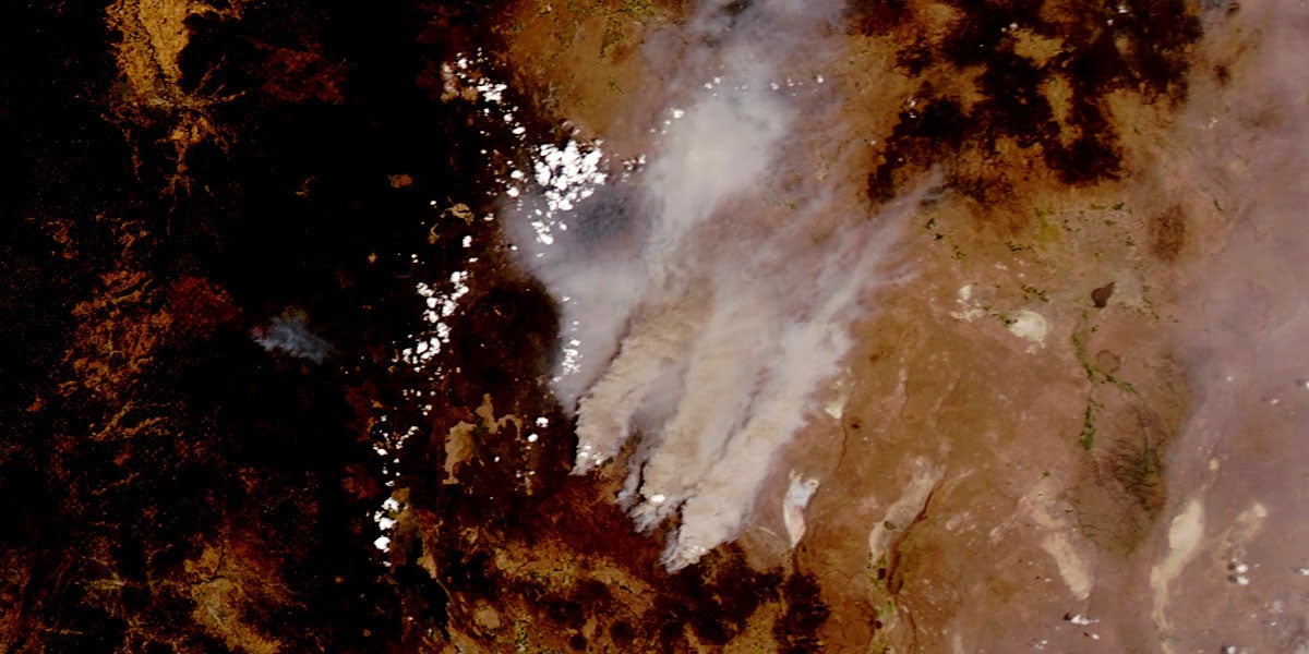 The largest wildfire of this year's wildfire season in the US so far is so massive, it's causing absolute mayhem with the weather.
