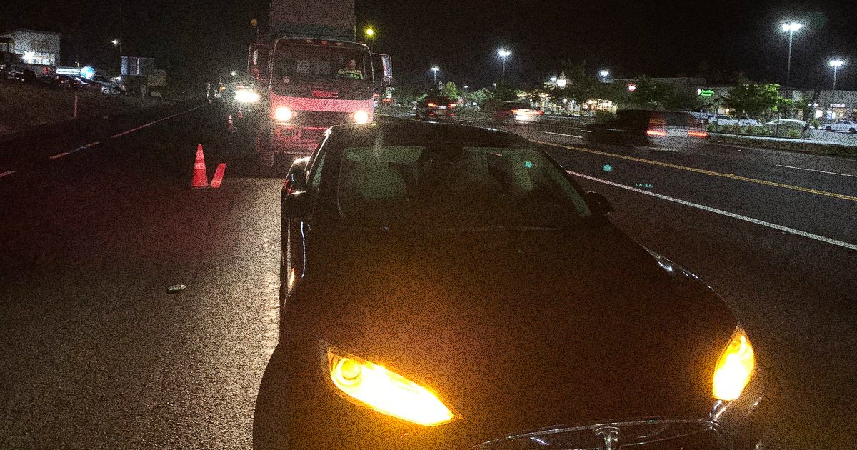A man says that his Tesla suddenly broke down and completely locked up in the middle of a highway, making it impossible for him to safely pull over.