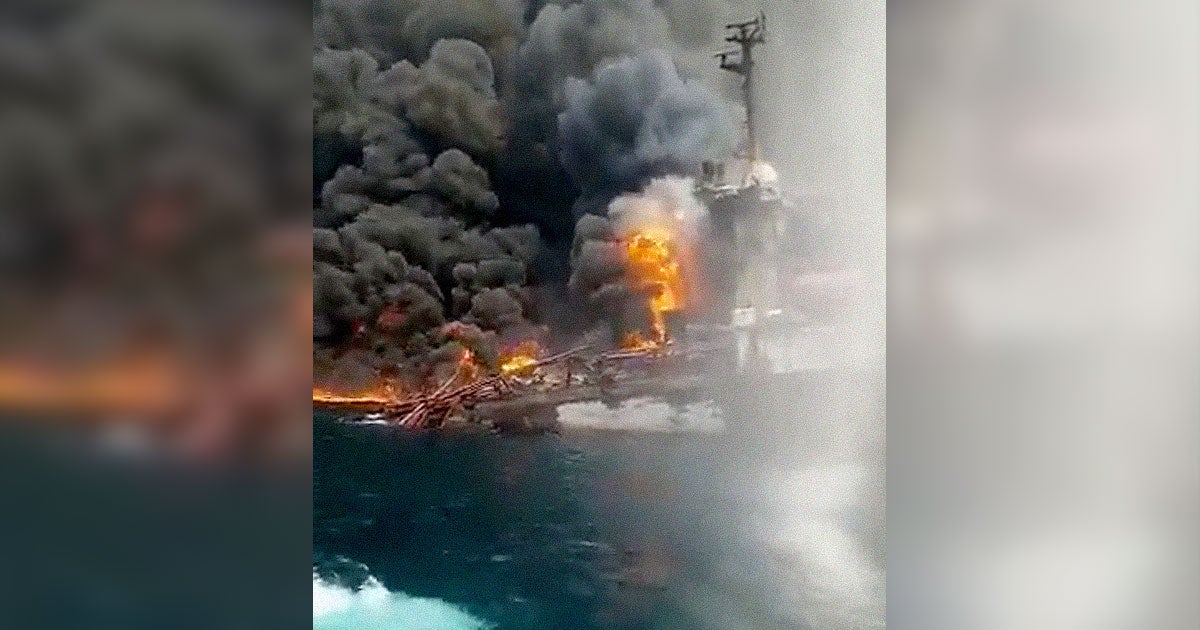 An oil production and storage ship exploded off the Nigerian coast on Wednesday morning. The condition of the ten crew members on board is still unclear.