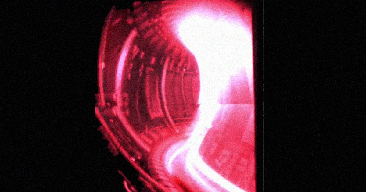A camera mounted inside the JET fusion reactor recorded an amazing video of glowing plasma swirling during this week's record experiment. 