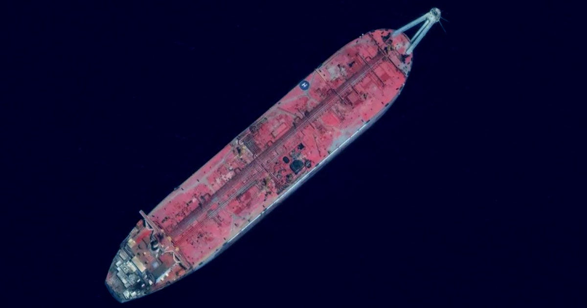 Christopher Reddy, a scientist at the Woods Hole Oceanographic Institution, warns that a decaying oil tanker anchored off the coast of Yemen could explode.