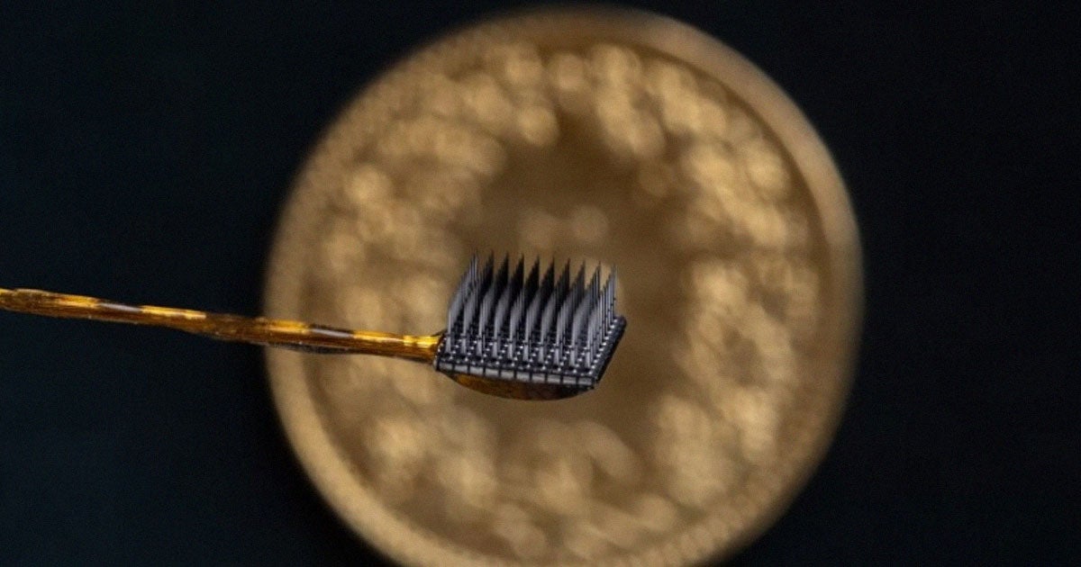 A 34-year-old paralyzed man, who even lost the ability to move his eyes due to ALS disease, is able to communicate again through a brain implant.