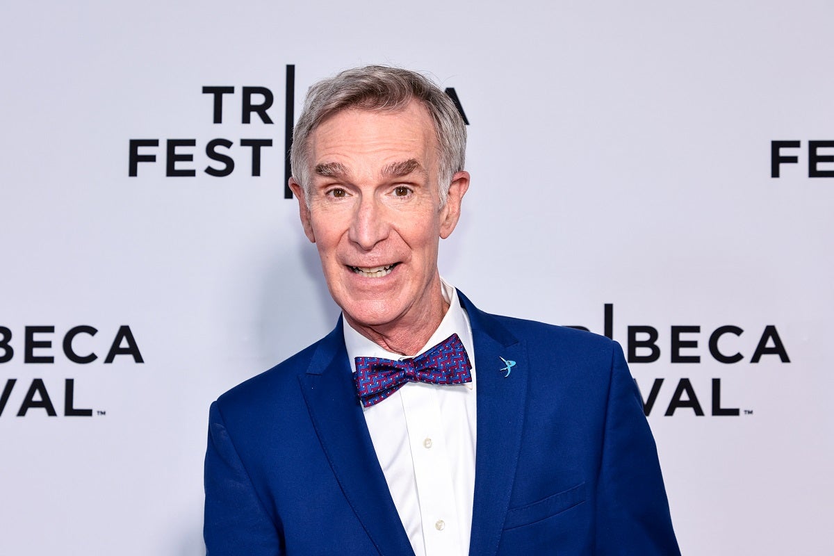 Good news for Bill Nye the Science Guy! He was married late last month, to best-selling author Liza Mundy — and they met in a truly beautiful way.