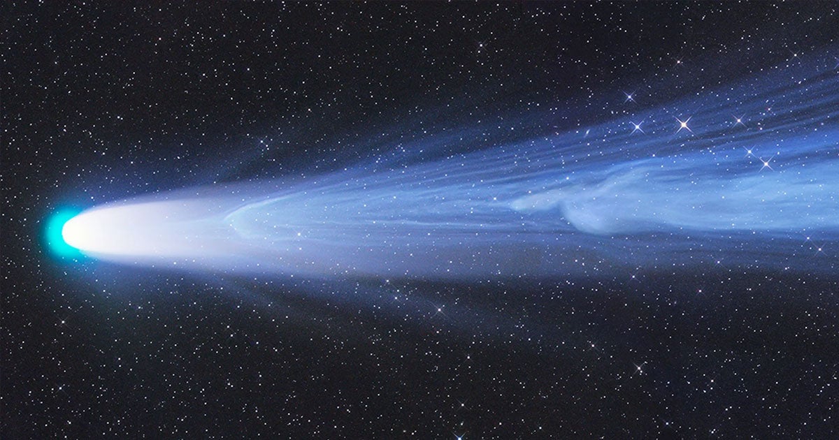 Austrian astrophotographer Gerald Rhemann has really outdid himself with an absolutely stunning picture of comet Leonard, including its dazzling tail.