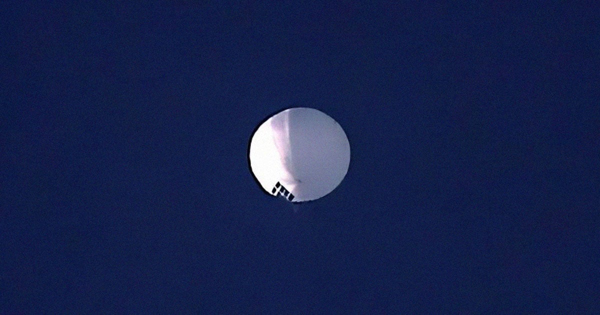 US defense officials are tracking what they suspect to be a Chinese high-altitude surveillance balloon floating above the United States, CNN reports.