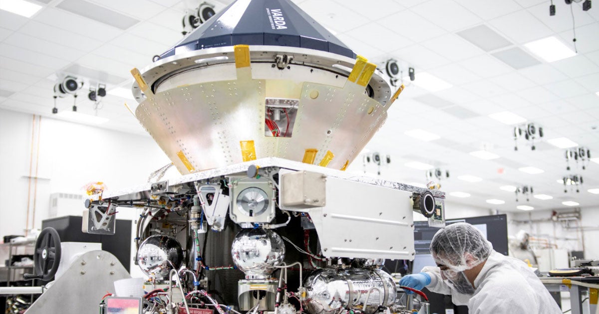 A startup co-founded by a SpaceX alum plans to jumpstart the future of space manufacturing with its orbital pharmaceutical lab run by robots.