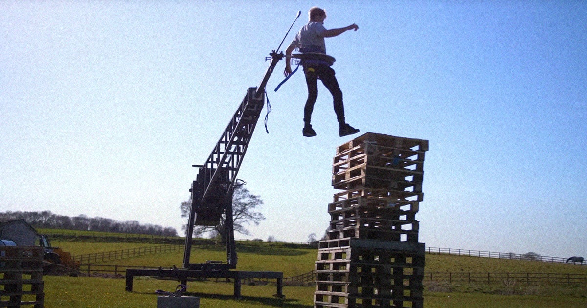 In a new video, mad inventor and popular YouTuber Colin Furze built an oversized, counterweight arm to offset almost all of his body weight.