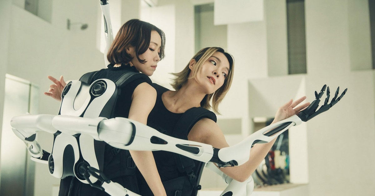 Janaese robotics company Jizai has come up with robotic limb contraption called Arms that can triple the number of arms of its wearer.