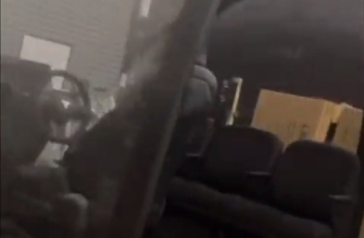 An intriguing new video shows what appears to be an early prototype of a Tesla van that is designed to carry passengers through a tunnel.