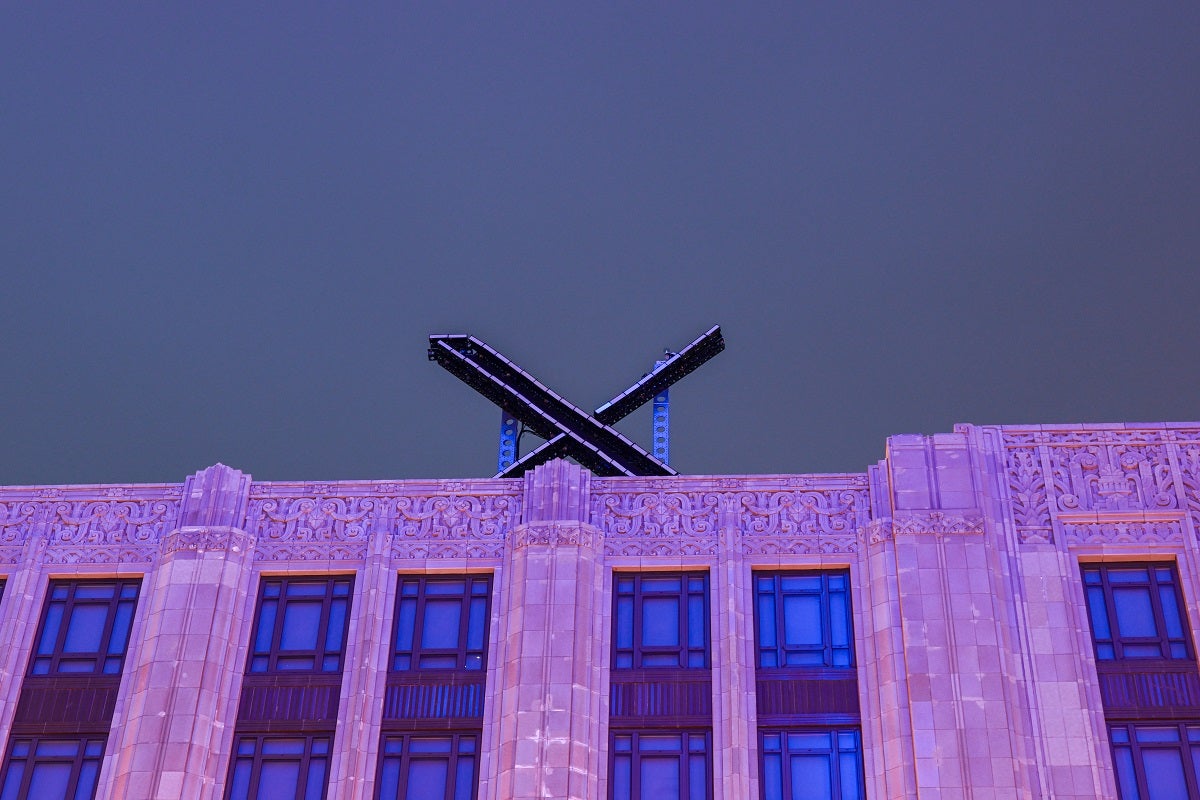 San Franciscans are already bidding adieu to the strobing "X" sign that sat atop the Twitter headquarters for three days.