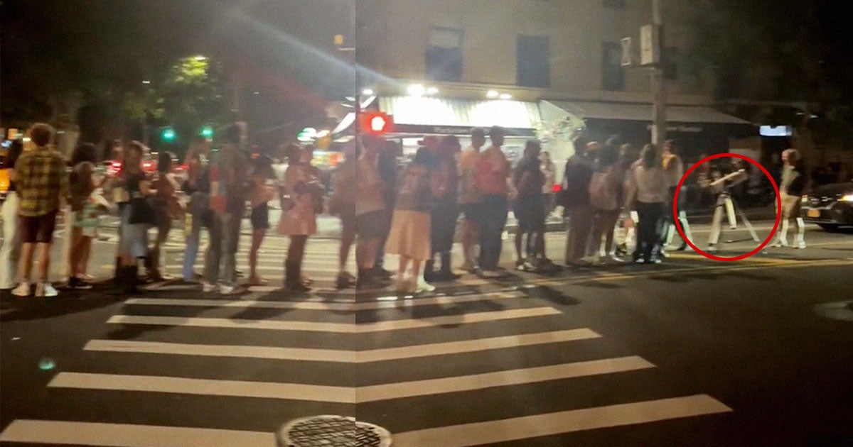 An entire crowd of people lined up and even started holding up traffic earlier this week — to gaze at Saturn through a telescope.