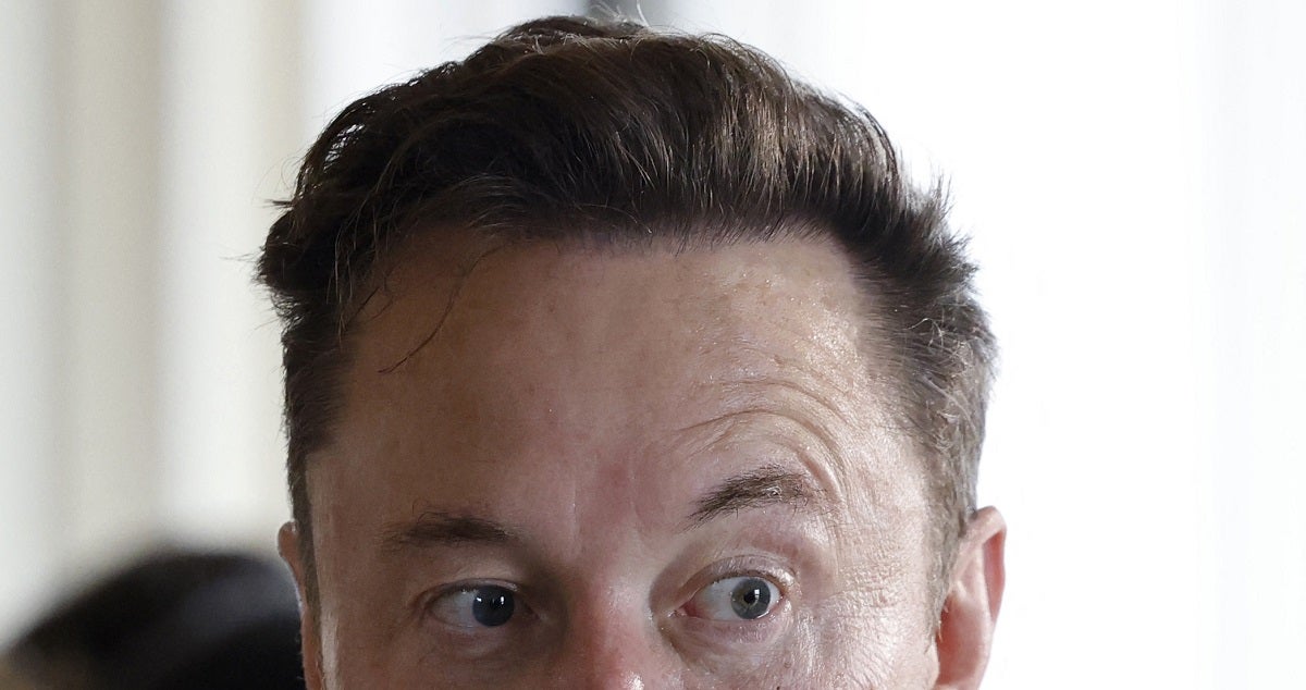 Elon Musk and a motley crew of people hastily moved more than 700 servers despite the objections of experts, leading to tech glitches at X.