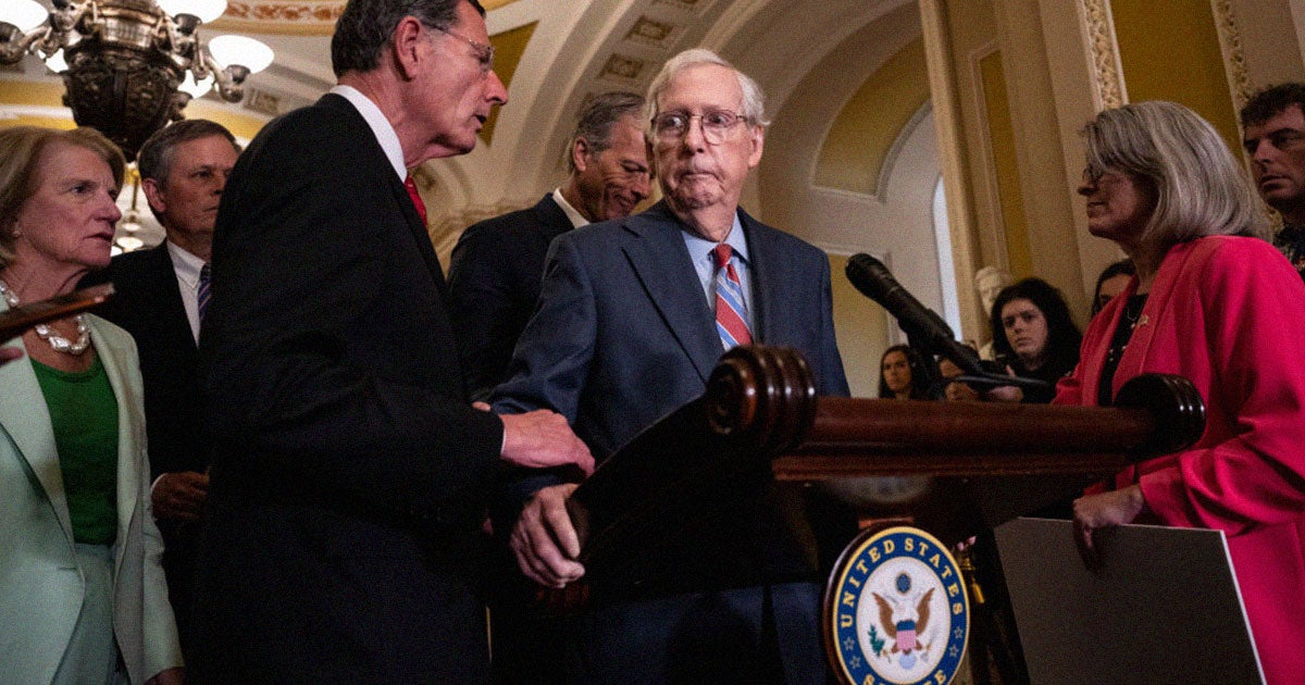Twice now, senator Mitch McConnell has frozen in front of a podium. Experts can only offer guesses as to what could be wrong with him.