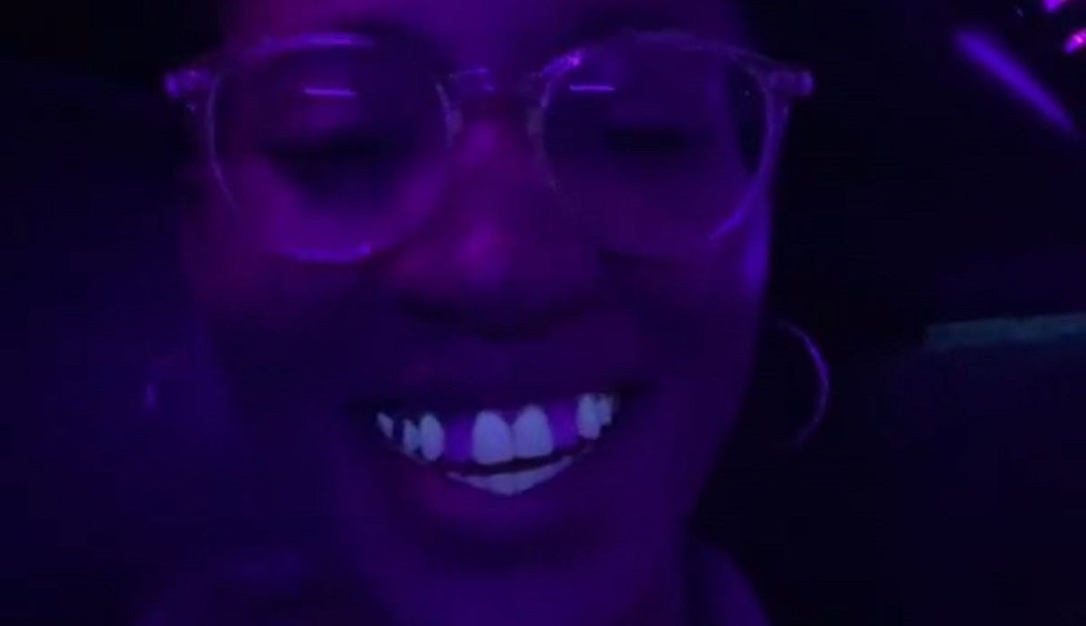 A woman's smile on TikTok went viral because a few of her teeth did not glow in a night club, making for a mismatched smile.