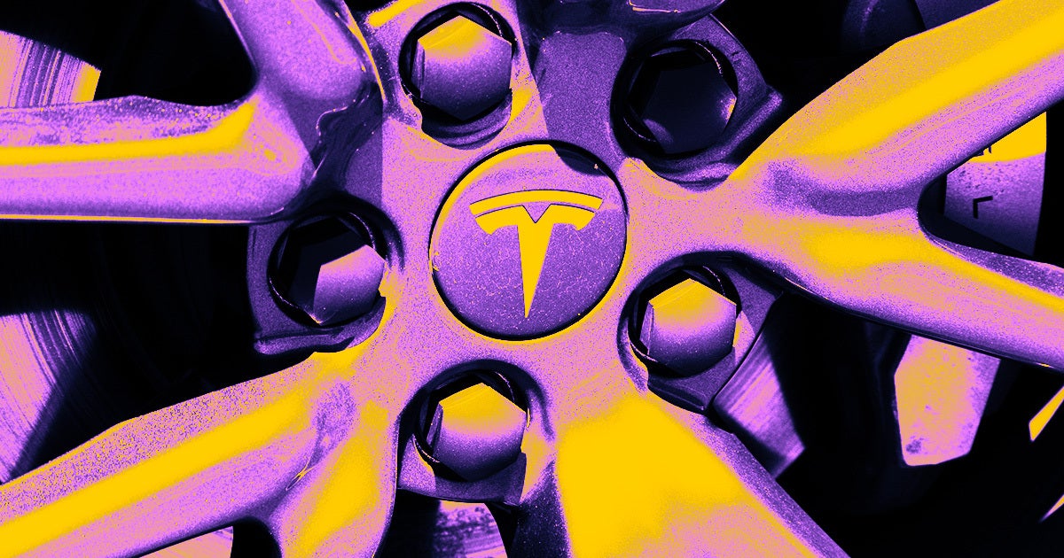 While driving in Autopilot and scrolling through his phone, a Washington Tesla driver hit and killed a motorcyclist.