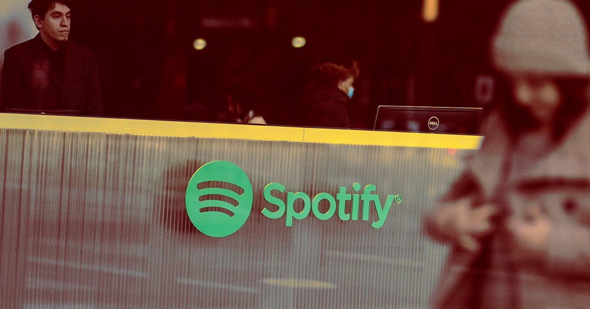 After receiving backlash that it is making its car music player obsolete, Spotify has reversed course somewhat and is now offering a refund.