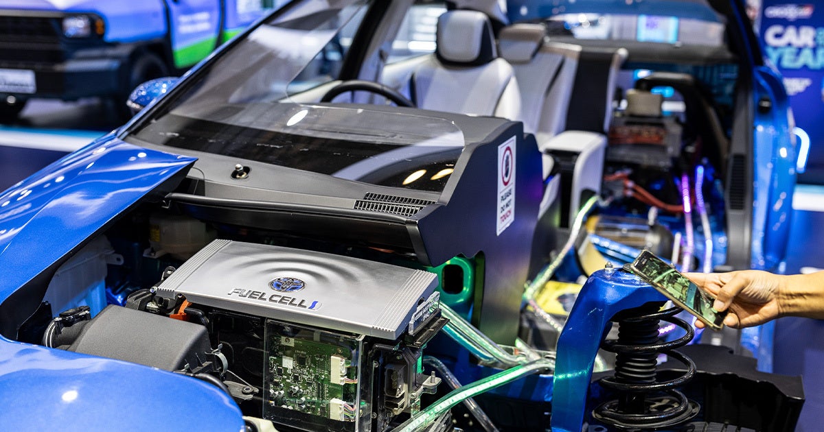 Using parts from a salvaged Toyota hydrogen fuel cell vehicle, Ukrainian fighters managed to build a tiny hydrogen bomb.