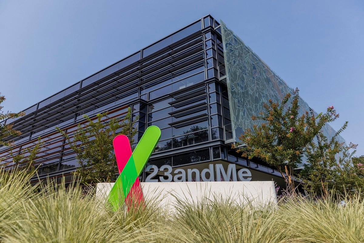 Nearly the entire board of directors for 23andMe has resigned — a move that apparently was news to its overly-optimistic chief executive.